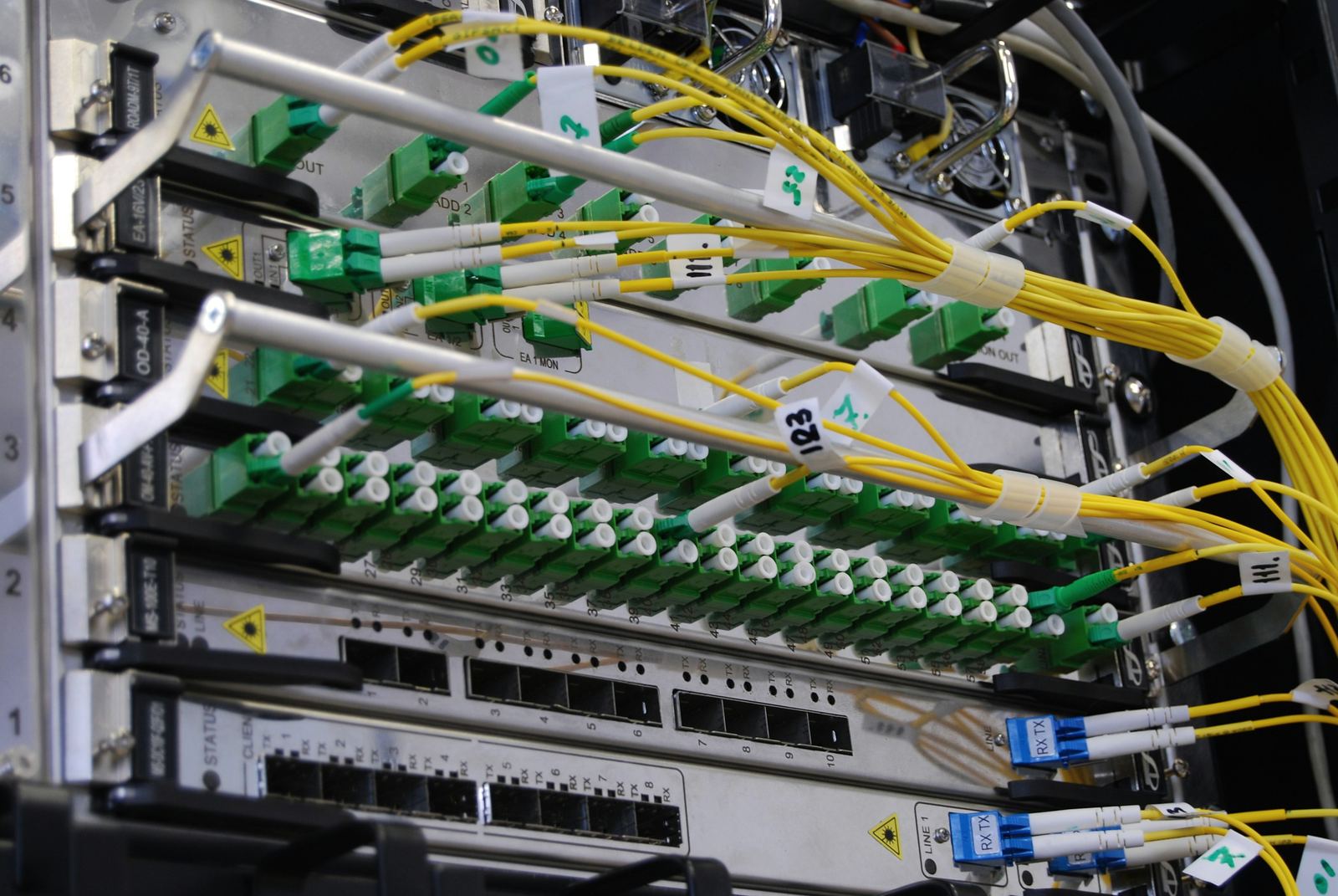 Fibre-optic and structured cabling routed through overhead cable trays